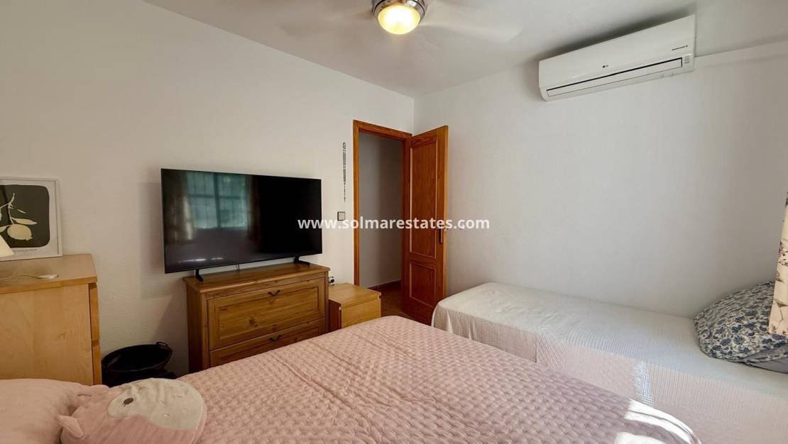 3 slaapkamer Bungalow te koop in La Marina met zwembad - € 185.000 (Ref: 9985311)