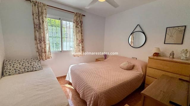 3 slaapkamer Bungalow te koop in La Marina, Elche / Elx met zwembad - € 185.000 (Ref: 9985311)