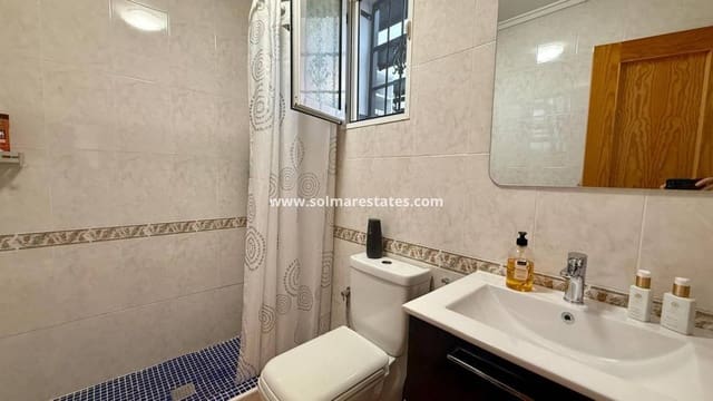3 slaapkamer Bungalow te koop in La Marina, Elche / Elx met zwembad - € 185.000 (Ref: 9985311)