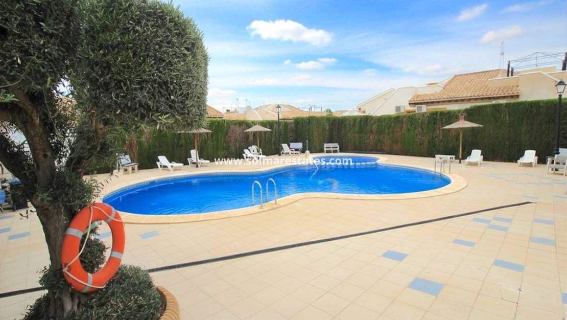3 soveværelse Semi-Rækkehus til salg i Cabo Roig med swimmingpool - € 229.000 (Ref: 9985667)