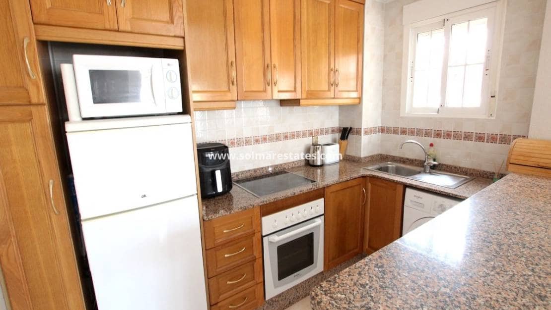 3 soveværelse Semi-Rækkehus til salg i Cabo Roig med swimmingpool - € 229.000 (Ref: 9985667)