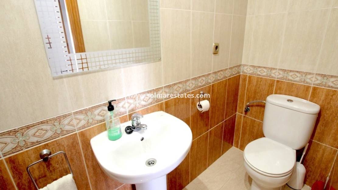 3 soveværelse Semi-Rækkehus til salg i Cabo Roig med swimmingpool - € 229.000 (Ref: 9985667)