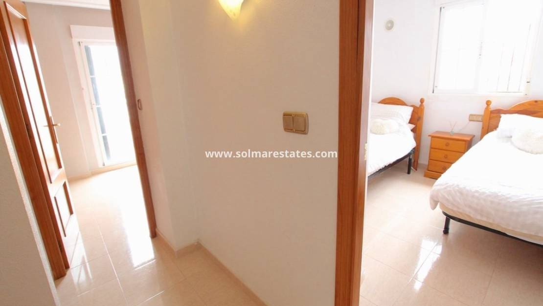 3 soveværelse Semi-Rækkehus til salg i Cabo Roig med swimmingpool - € 229.000 (Ref: 9985667)