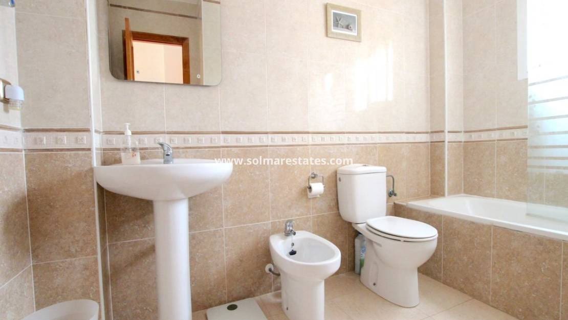 3 soveværelse Semi-Rækkehus til salg i Cabo Roig med swimmingpool - € 229.000 (Ref: 9985667)