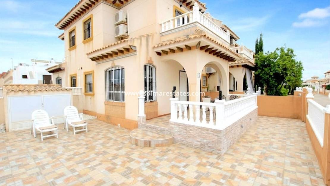 3 soveværelse Semi-Rækkehus til salg i Cabo Roig med swimmingpool - € 229.000 (Ref: 9985667)