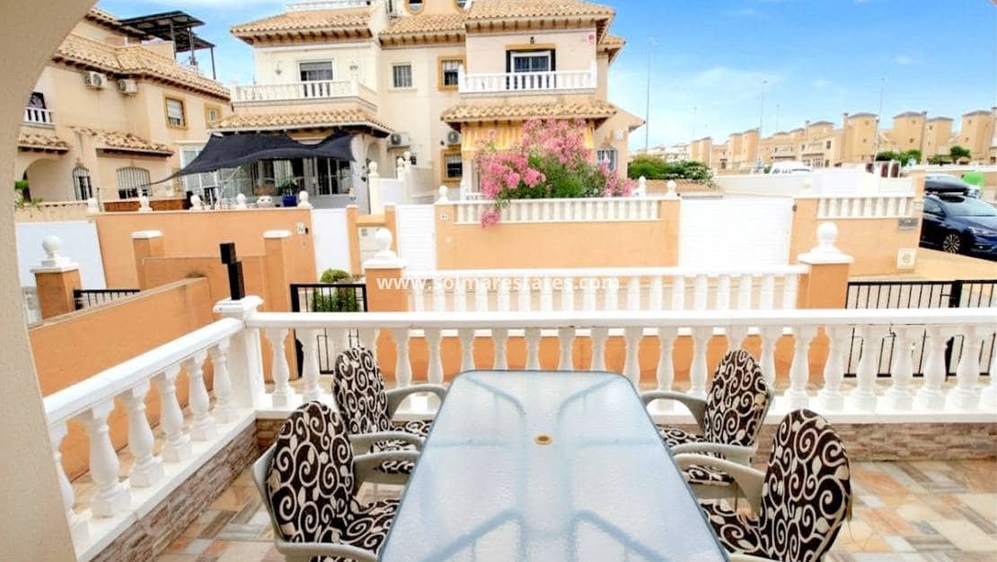 3 soveværelse Semi-Rækkehus til salg i Cabo Roig med swimmingpool - € 229.000 (Ref: 9985667)