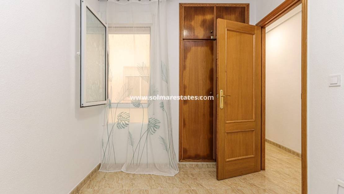2 Zimmer Apartment zu verkaufen in Torrevieja - 159.940 € (Ref: 9989974)