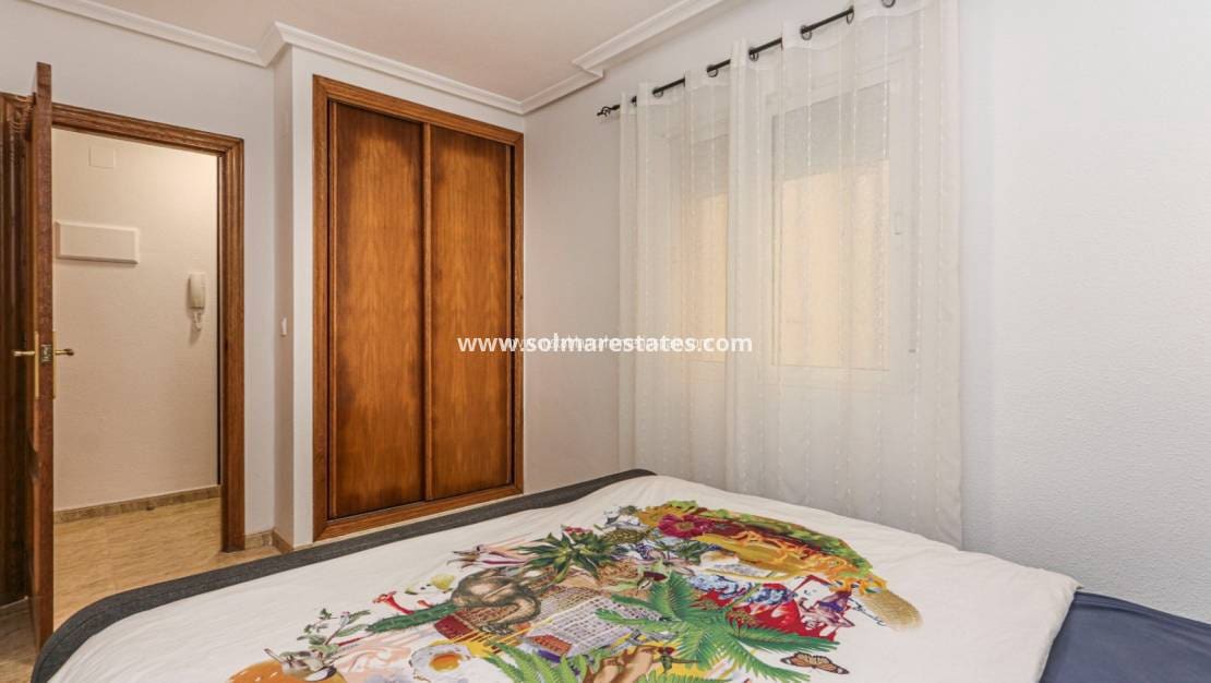 2 Zimmer Apartment zu verkaufen in Torrevieja - 159.940 € (Ref: 9989974)