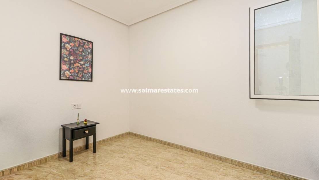 2 Zimmer Apartment zu verkaufen in Torrevieja - 159.940 € (Ref: 9989974)