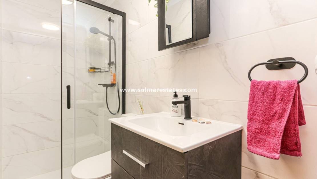 2 Zimmer Apartment zu verkaufen in Torrevieja - 159.940 € (Ref: 9989974)