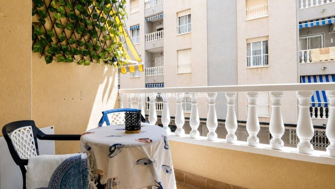 2 Zimmer Apartment zu verkaufen in Torrevieja - 159.940 € (Ref: 9989974)