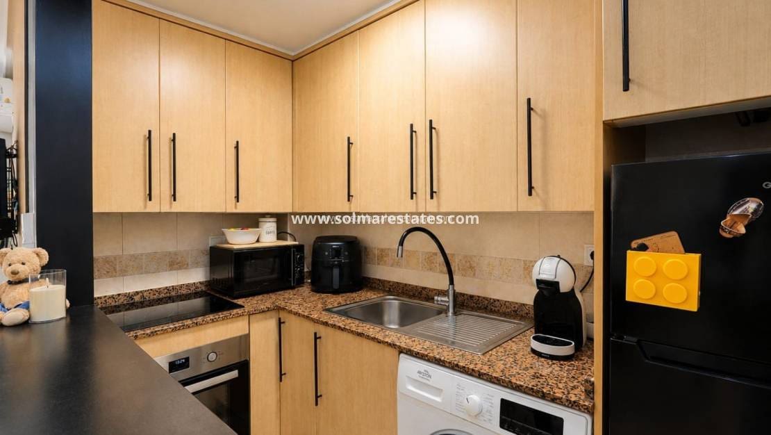 2 Zimmer Apartment zu verkaufen in Torrevieja - 159.940 € (Ref: 9989974)
