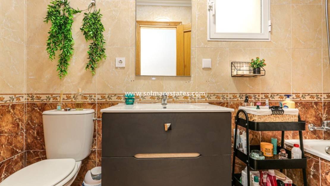 2 Zimmer Apartment zu verkaufen in Torrevieja - 159.940 € (Ref: 9989974)