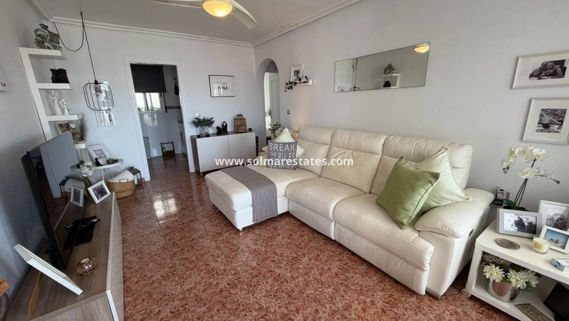2 slaapkamer Appartement te koop in Los Montesinos met zwembad - € 150.000 (Ref: 9997763)