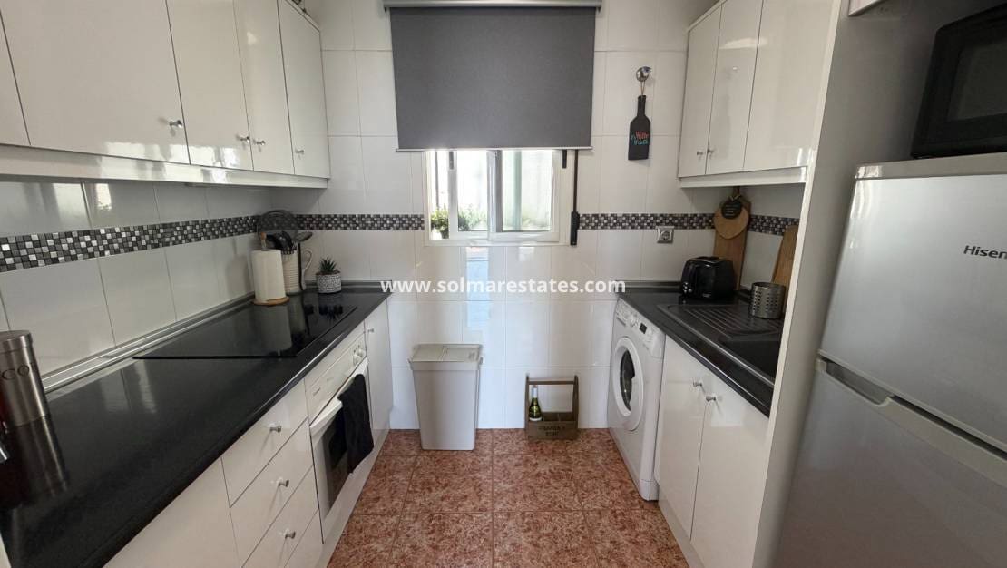 2 slaapkamer Appartement te koop in Los Montesinos met zwembad - € 150.000 (Ref: 9997763)