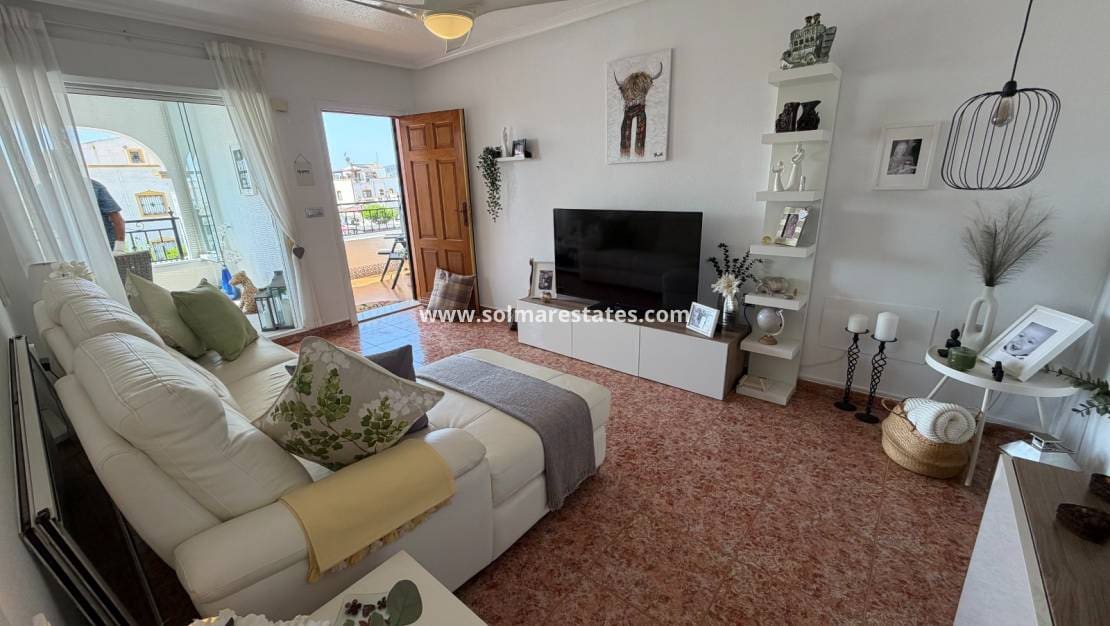 2 slaapkamer Appartement te koop in Los Montesinos met zwembad - € 150.000 (Ref: 9997763)
