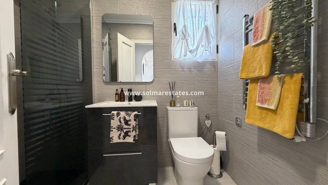 2 slaapkamer Appartement te koop in Los Montesinos met zwembad - € 150.000 (Ref: 9997763)