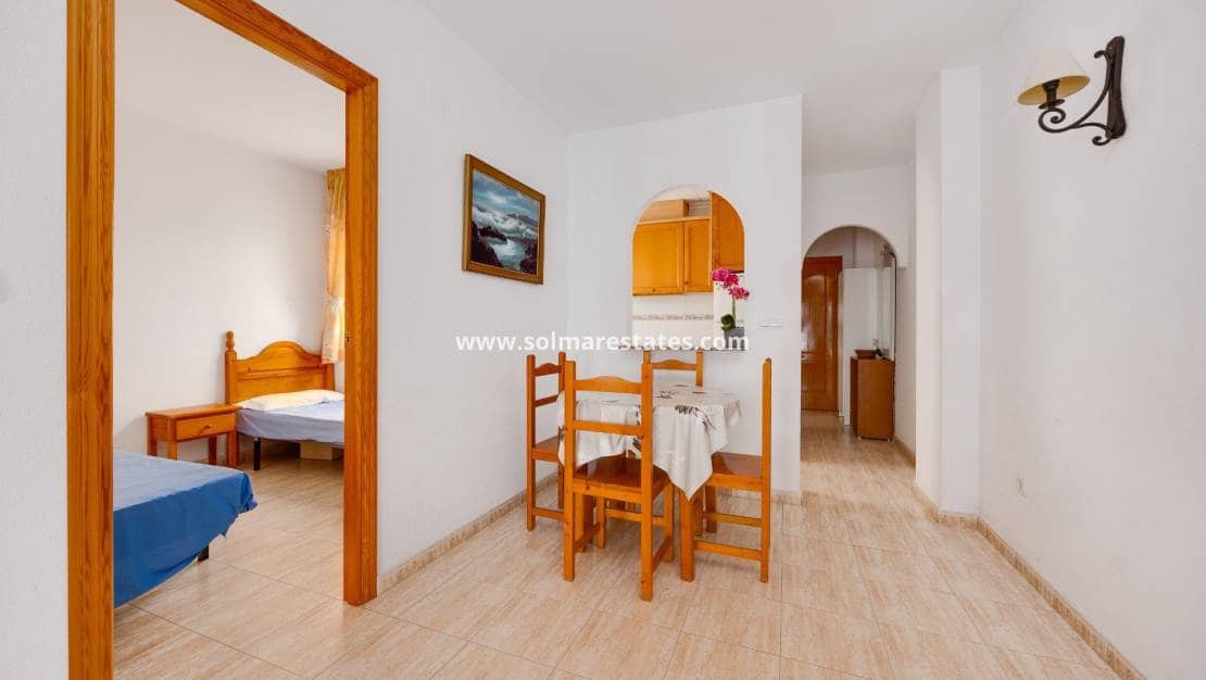 Apartamento de 2 habitaciones en Torrevieja en venta con piscina - 145.000 € (Ref: 9999151)