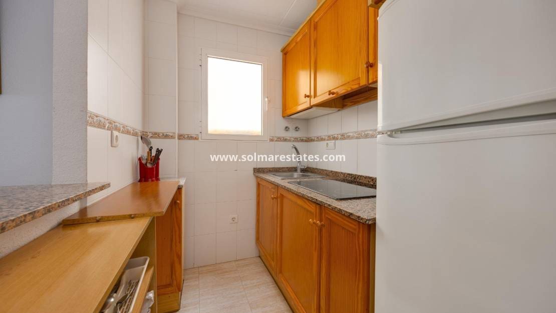Apartamento de 2 habitaciones en Torrevieja en venta con piscina - 145.000 € (Ref: 9999151)