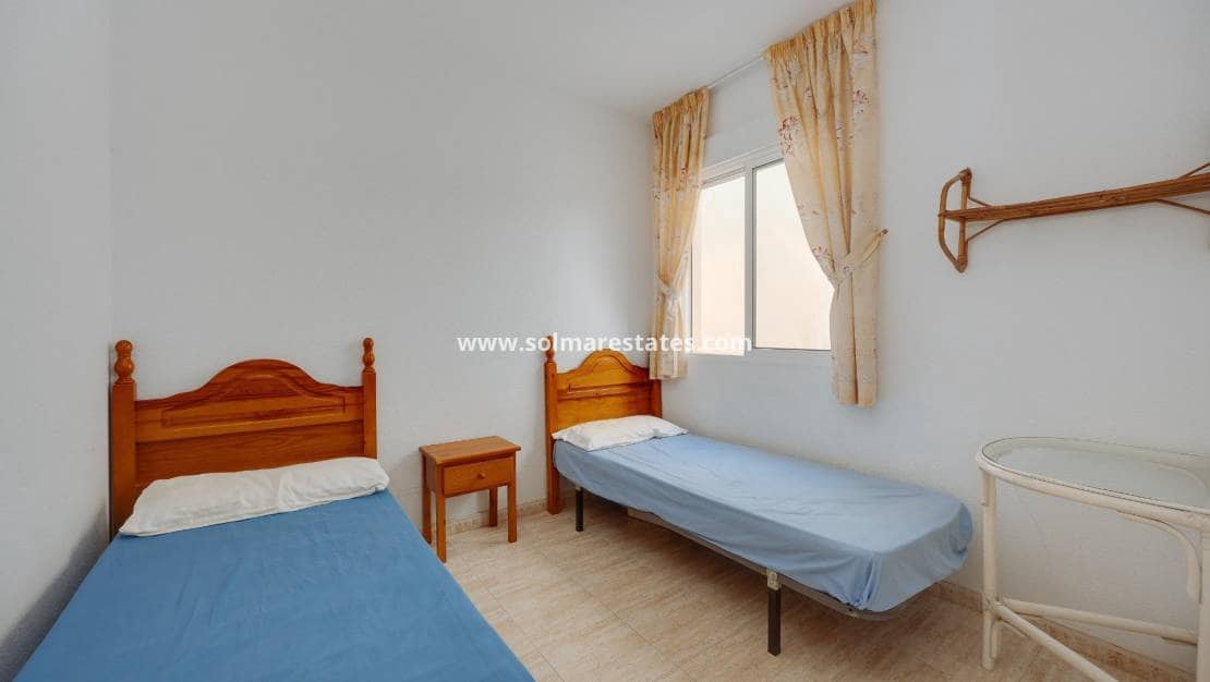 Apartamento de 2 habitaciones en Torrevieja en venta con piscina - 145.000 € (Ref: 9999151)