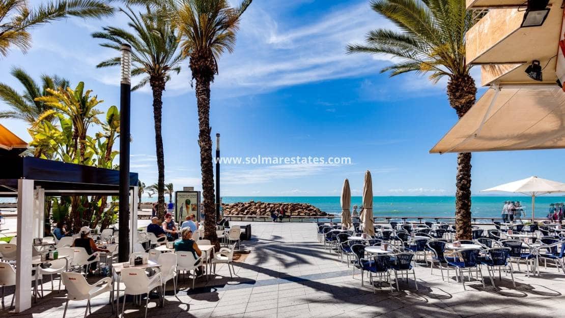 Apartamento de 2 habitaciones en Torrevieja en venta con piscina - 145.000 € (Ref: 9999151)