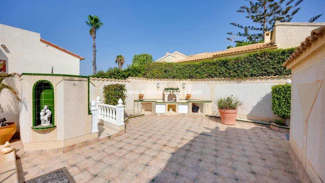 2 soverom Villa til salgs i La Florida med svømmebasseng - € 305 000 (Ref: 9999153)