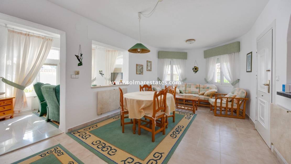 2 soverom Villa til salgs i La Florida med svømmebasseng - € 305 000 (Ref: 9999153)