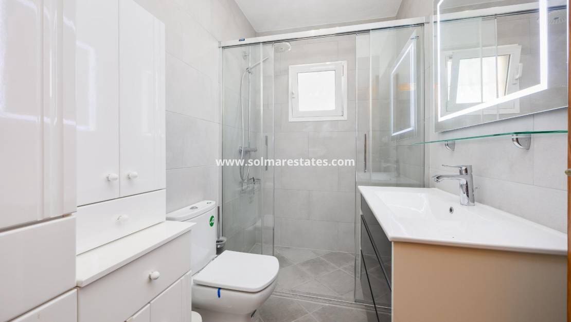 2 soverom Villa til salgs i La Florida med svømmebasseng - € 305 000 (Ref: 9999153)