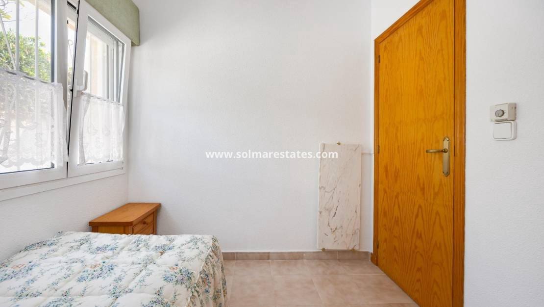 2 soverom Villa til salgs i La Florida med svømmebasseng - € 305 000 (Ref: 9999153)