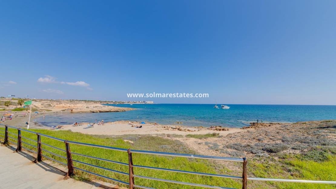 2 soverom Villa til salgs i La Florida med svømmebasseng - € 305 000 (Ref: 9999153)