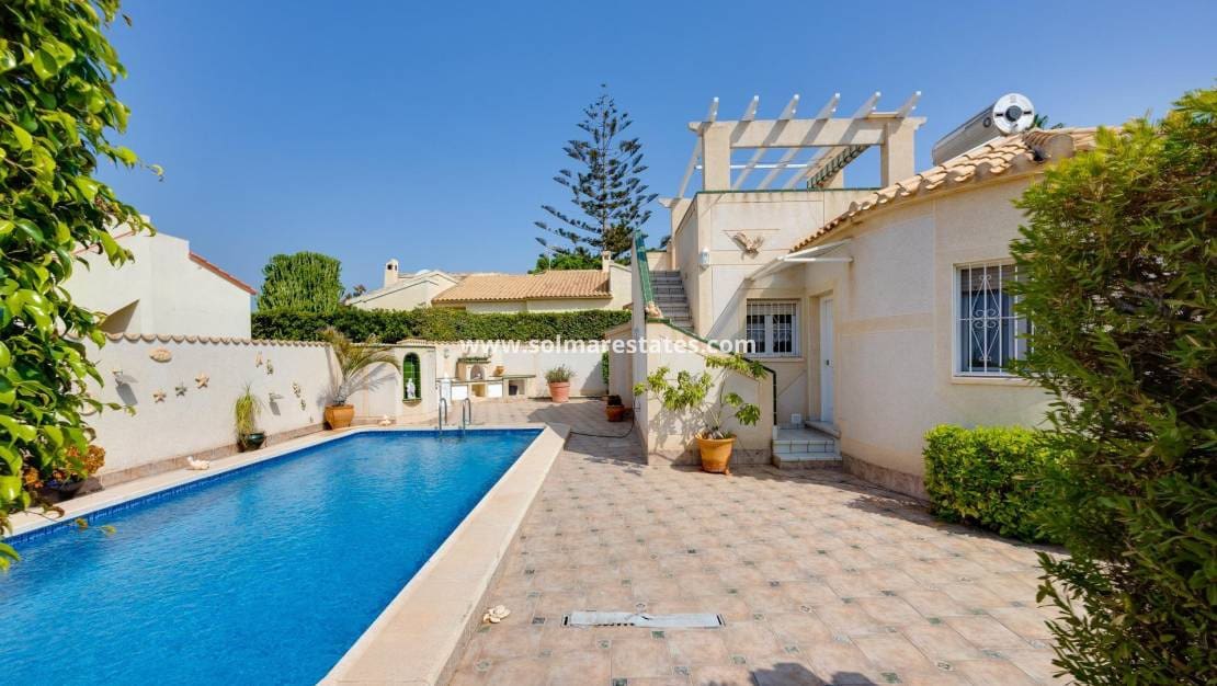 2 soverom Villa til salgs i La Florida med svømmebasseng - € 305 000 (Ref: 9999153)
