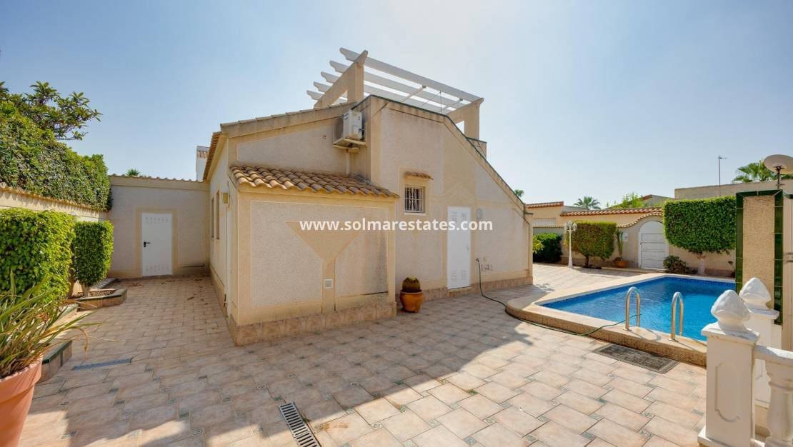2 soverom Villa til salgs i La Florida med svømmebasseng - € 305 000 (Ref: 9999153)