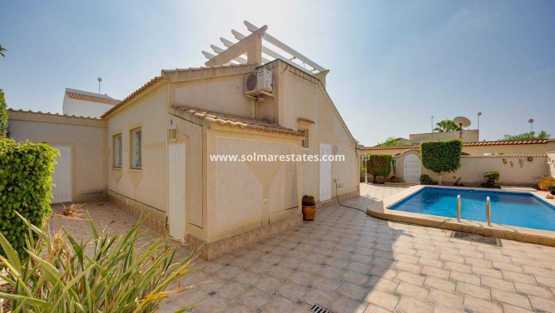 2 soverom Villa til salgs i La Florida med svømmebasseng - € 305 000 (Ref: 9999153)