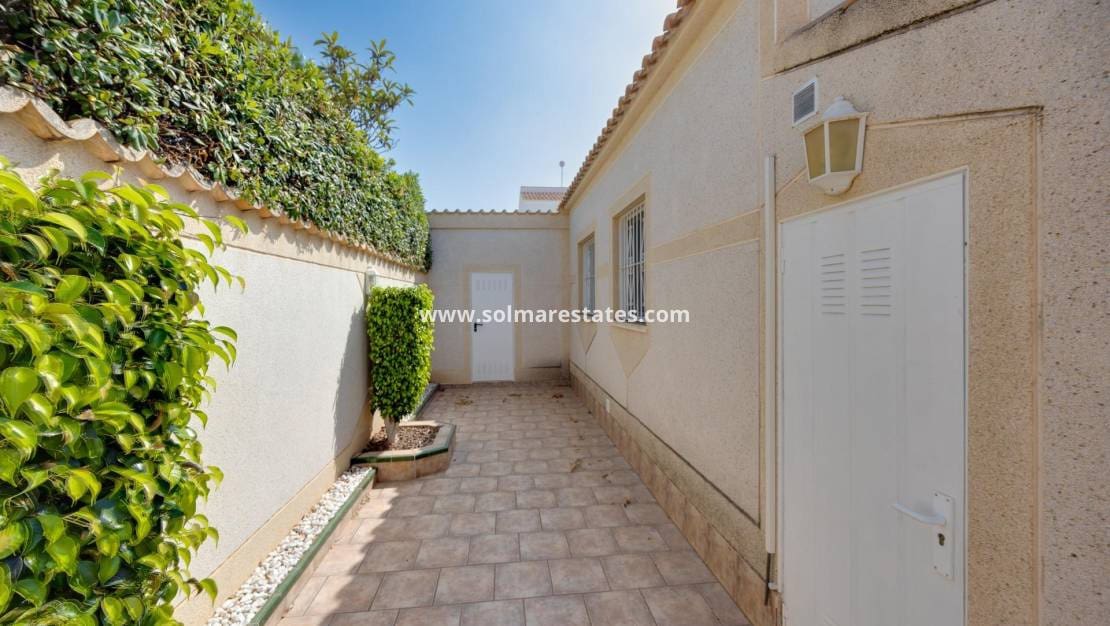 2 soverom Villa til salgs i La Florida med svømmebasseng - € 305 000 (Ref: 9999153)