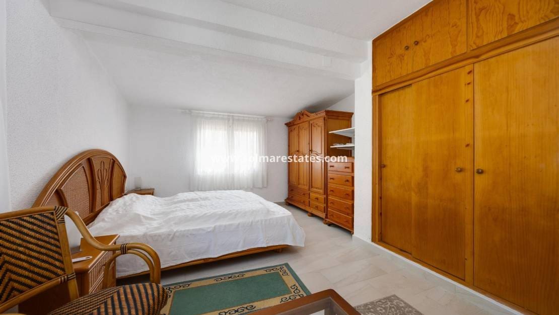 2 soverom Villa til salgs i La Florida med svømmebasseng - € 305 000 (Ref: 9999153)