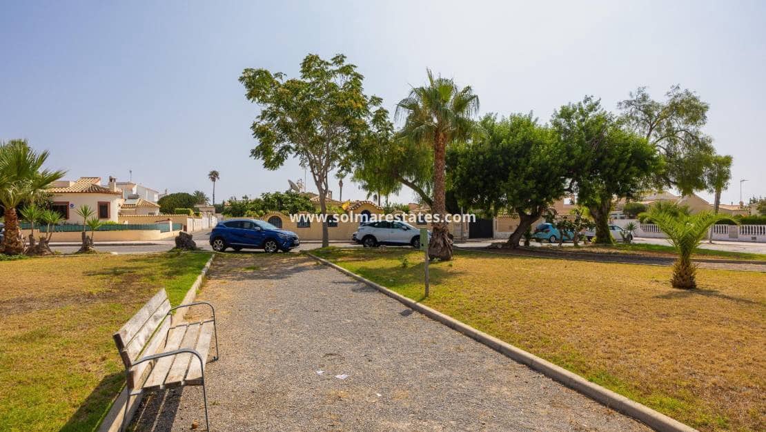 2 soverom Villa til salgs i La Florida med svømmebasseng - € 305 000 (Ref: 9999153)