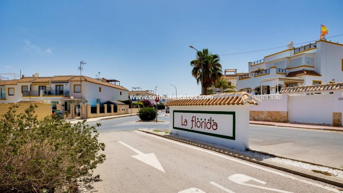 2 soverom Villa til salgs i La Florida med svømmebasseng - € 305 000 (Ref: 9999153)
