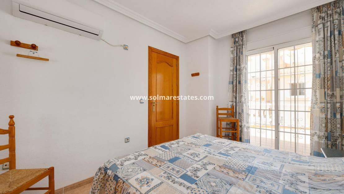 2 slaapkamer Halfvrijstaande villa te koop in Playa Flamenca met zwembad - € 215.000 (Ref: 9999155)