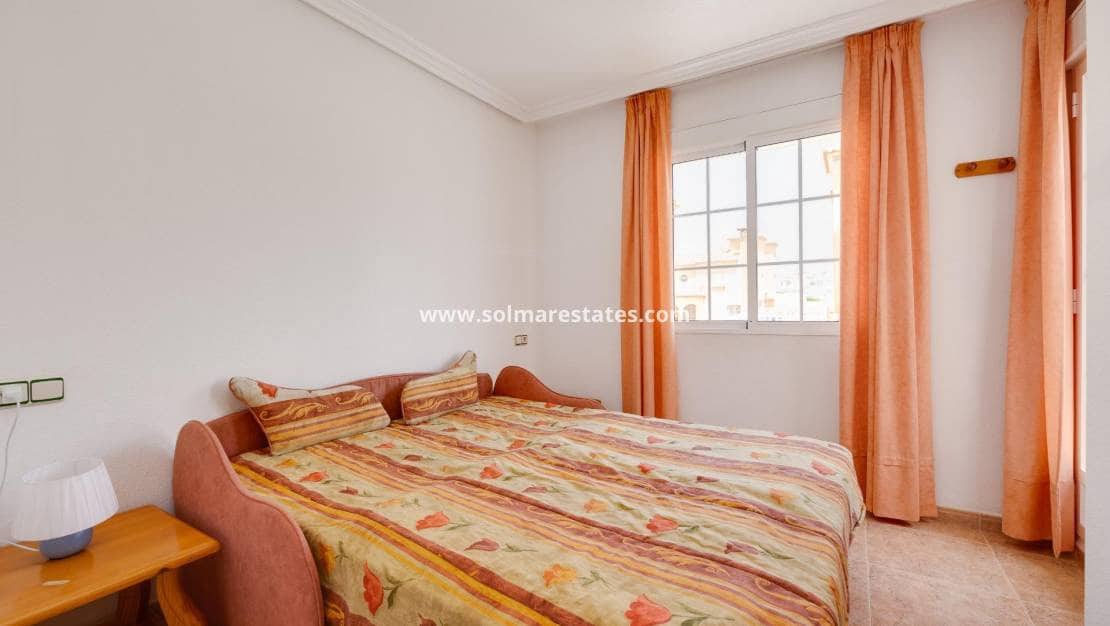 2 slaapkamer Halfvrijstaande villa te koop in Playa Flamenca met zwembad - € 215.000 (Ref: 9999155)