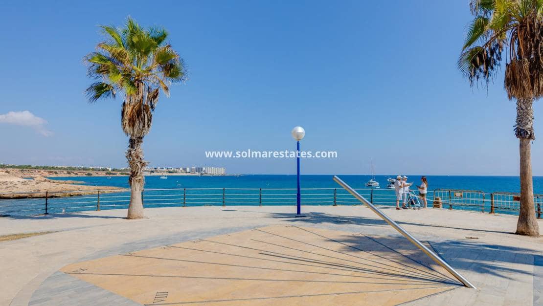 2 slaapkamer Halfvrijstaande villa te koop in Playa Flamenca met zwembad - € 215.000 (Ref: 9999155)