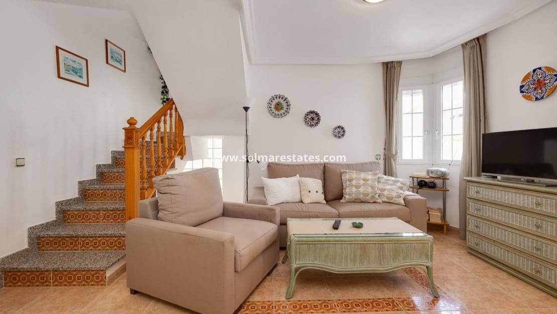 2 slaapkamer Halfvrijstaande villa te koop in Playa Flamenca met zwembad - € 215.000 (Ref: 9999155)