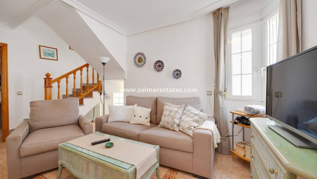 2 slaapkamer Halfvrijstaande villa te koop in Playa Flamenca met zwembad - € 215.000 (Ref: 9999155)