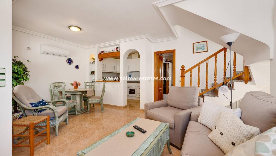 2 slaapkamer Halfvrijstaande villa te koop in Playa Flamenca met zwembad - € 215.000 (Ref: 9999155)