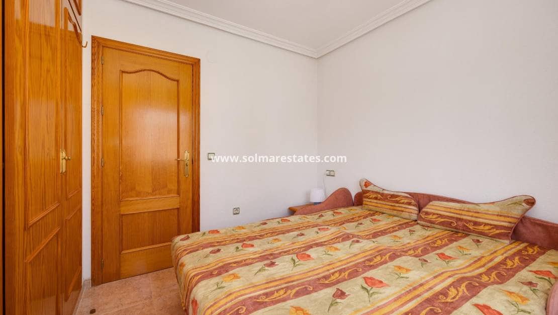 2 slaapkamer Halfvrijstaande villa te koop in Playa Flamenca met zwembad - € 215.000 (Ref: 9999155)