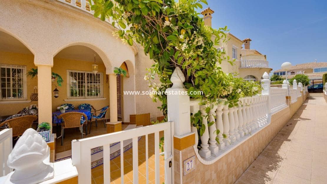 2 slaapkamer Halfvrijstaande villa te koop in Playa Flamenca met zwembad - € 215.000 (Ref: 9999155)