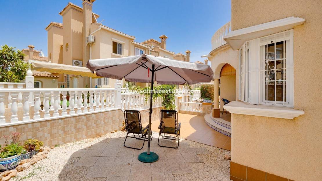 2 slaapkamer Halfvrijstaande villa te koop in Playa Flamenca met zwembad - € 215.000 (Ref: 9999155)