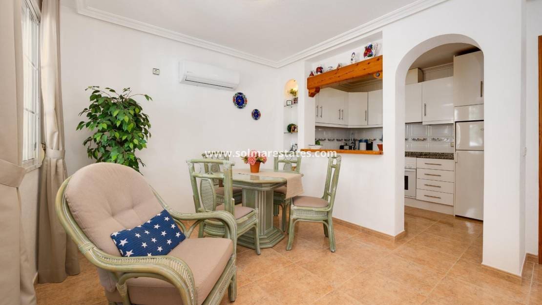 2 slaapkamer Halfvrijstaande villa te koop in Playa Flamenca met zwembad - € 215.000 (Ref: 9999155)