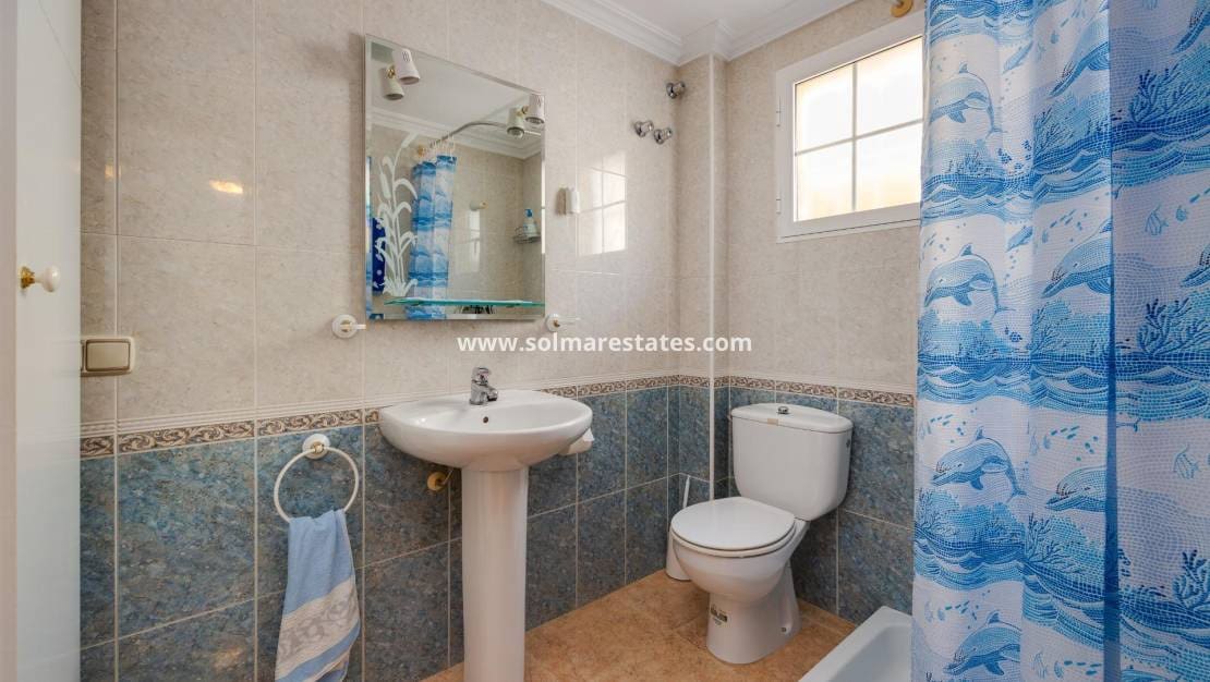 2 slaapkamer Halfvrijstaande villa te koop in Playa Flamenca met zwembad - € 215.000 (Ref: 9999155)