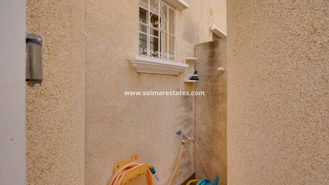 2 slaapkamer Halfvrijstaande villa te koop in Playa Flamenca met zwembad - € 215.000 (Ref: 9999155)