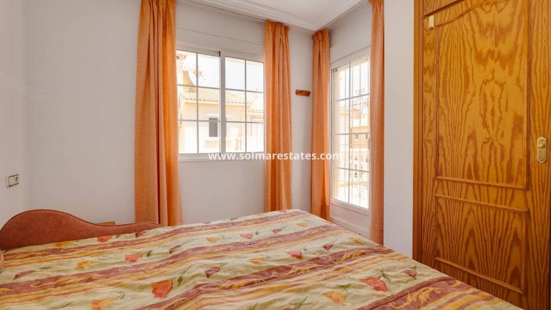 2 slaapkamer Halfvrijstaande villa te koop in Playa Flamenca met zwembad - € 215.000 (Ref: 9999155)
